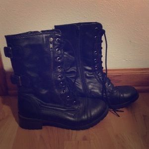 Soda combat boots